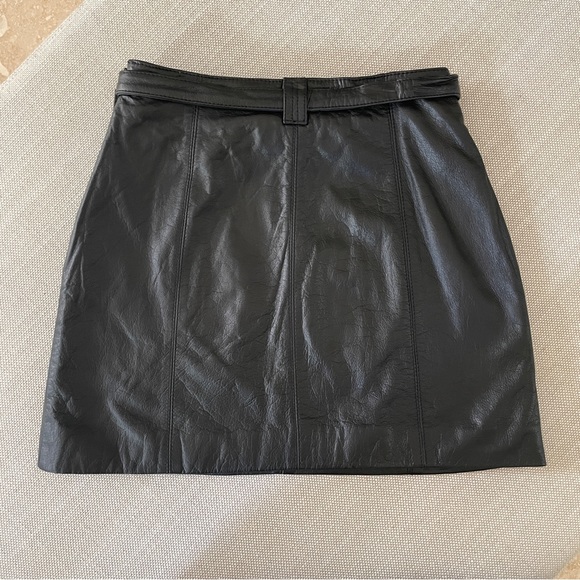 🌟SOLD🌟 Wilsons Leather Mini Skirt - Picture 3 of 4